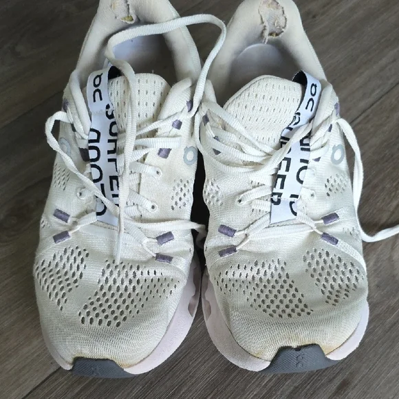 On Running Women's Sneakers in Off-White with Light Purple Accents - Picture 2 of 9